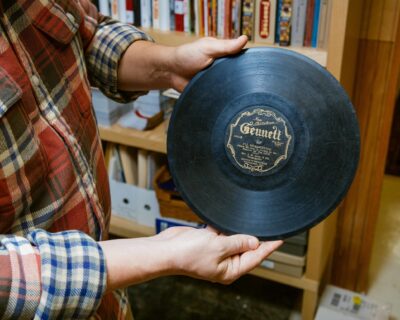 Do pó ao digital: um incrível acervo musical para ouvintes corajosos (ou aventureiros)